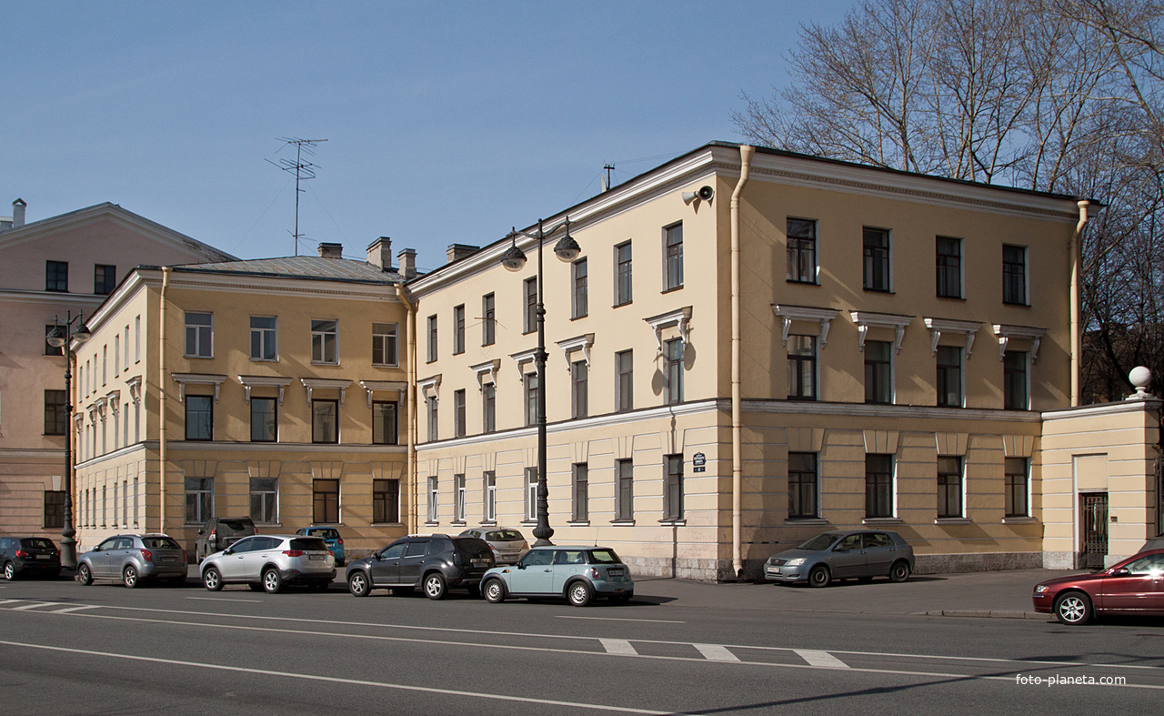 Набережная лейтенанта Шмидта, 43