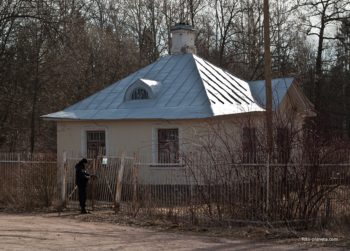 Домик охраны в Александровском парке