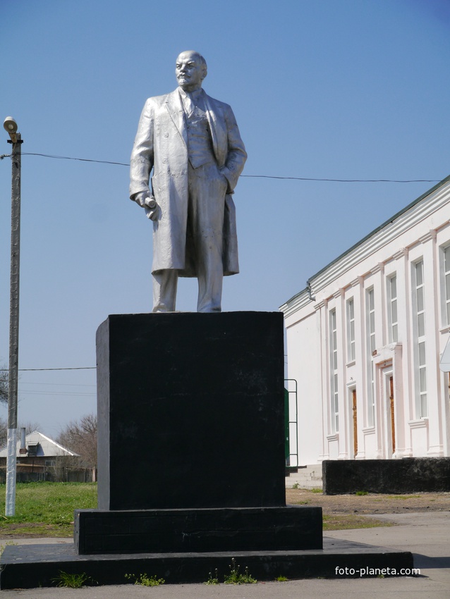 Летник ростовская область. Село Летник Песчанокопский район. Летник (Песчанокопский район). Село Летник Песчанокопского района Ростовской области. Памятники в с.Летник Песчанокопского района Ростовской области.