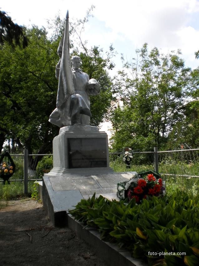 Братська могила 1944 р. у с. В.Березянка