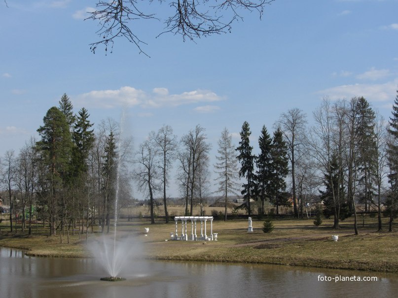 в усадебном парке