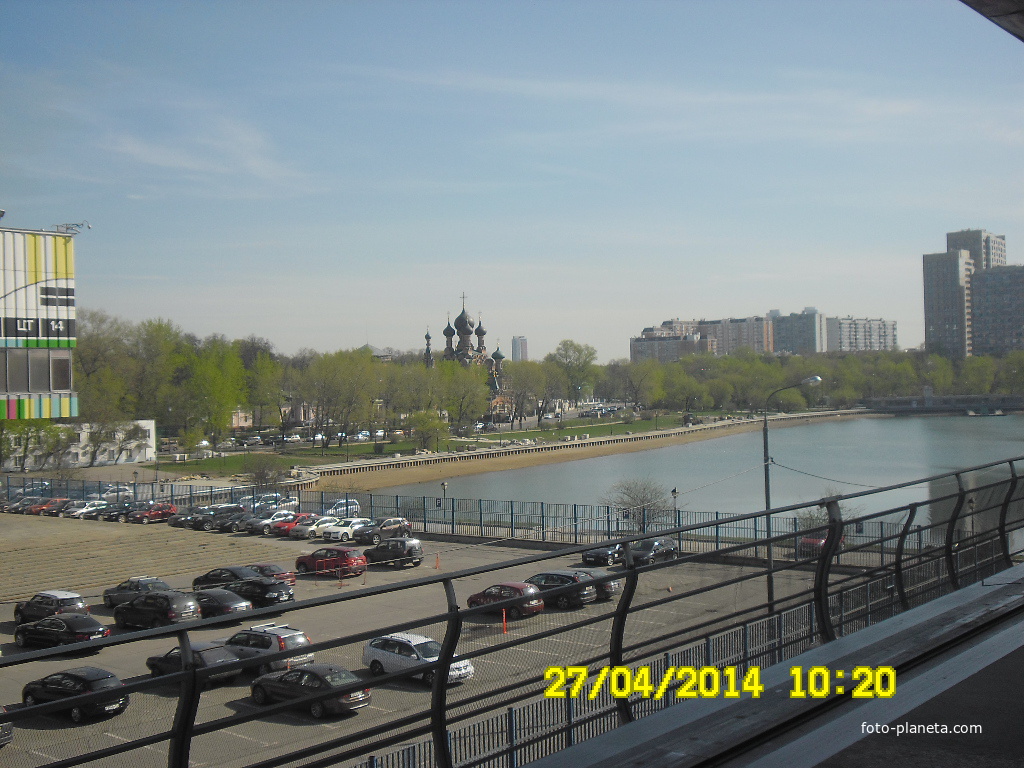 вид на останкинский пруд с монорельсовой дороги