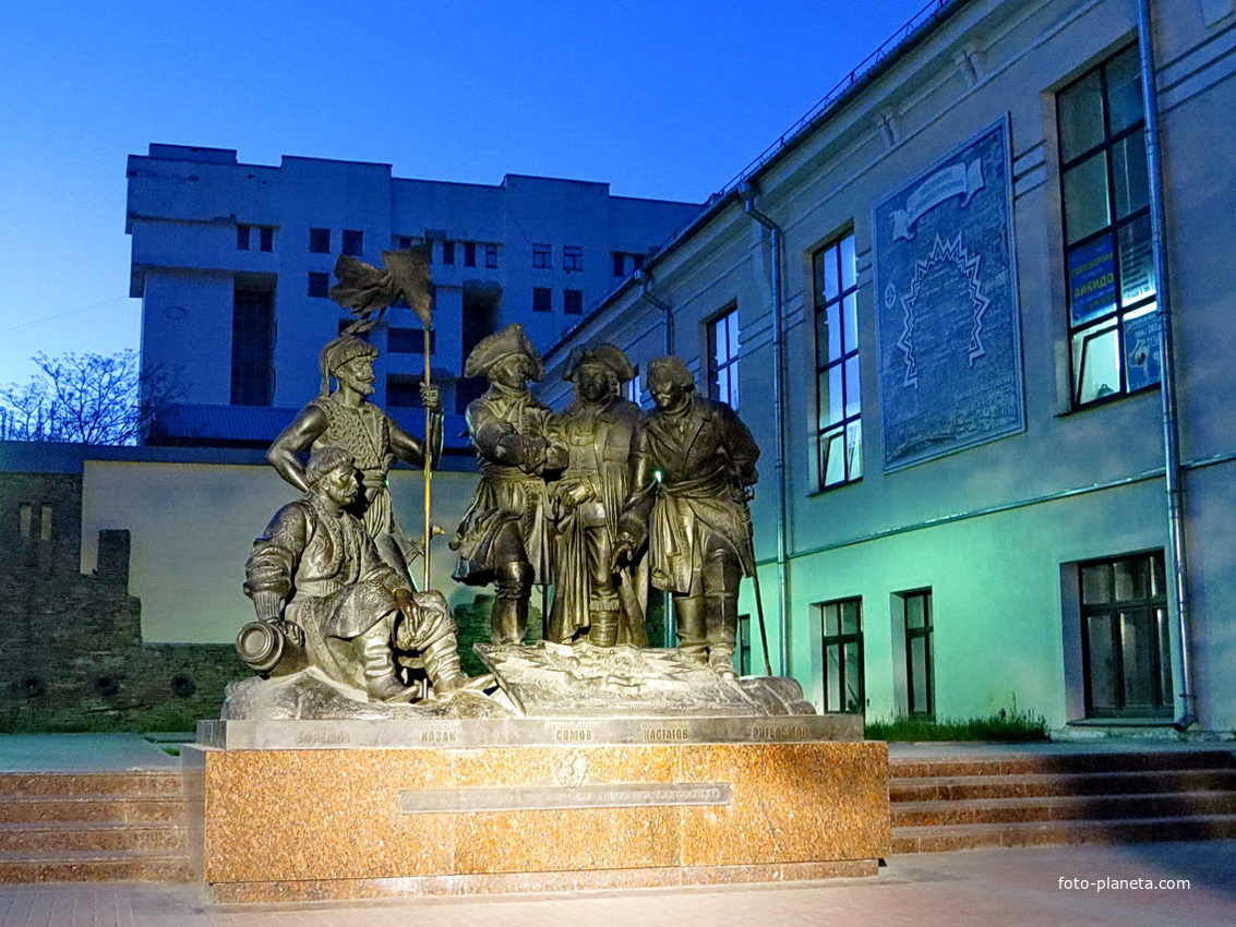 Памятник основателям Ростова