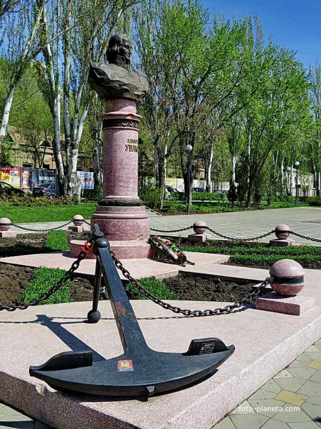 Ростов- набережная, Памятник адмиралу Ушакову.