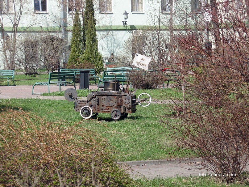 Скульптура Броненосец Гоголь