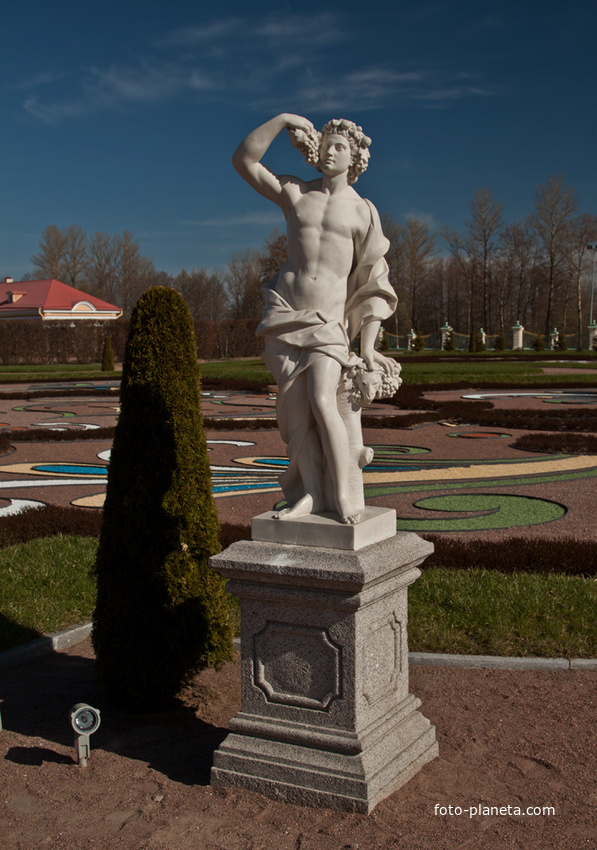 Статуя Вертумна в Нижнем парке
