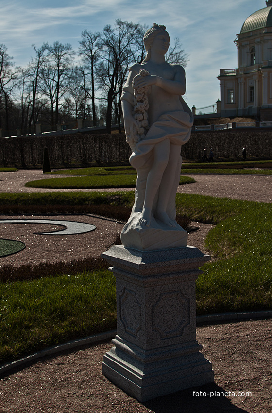 Статуя Помоны в Нижнем парке
