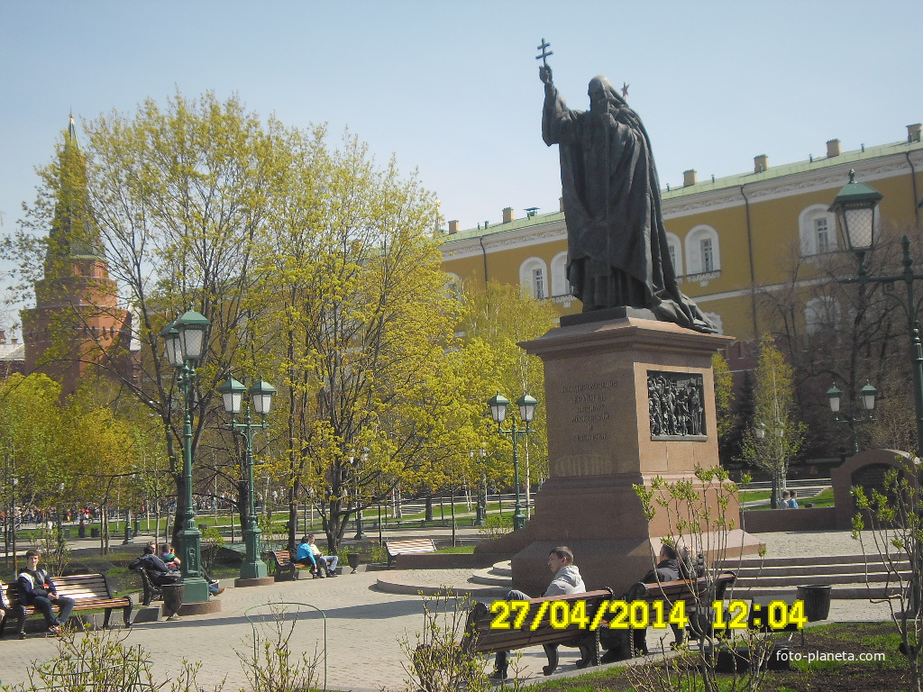 В александровском саду