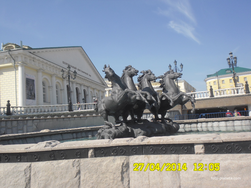 Александровский Сад, Манежная, Революции, Театральная площади