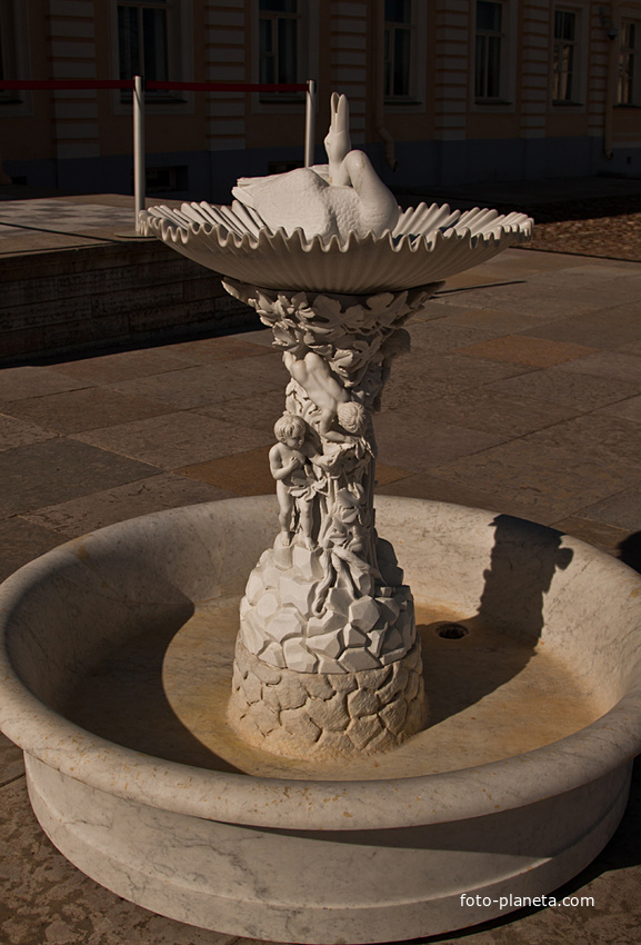 Фонтан в Меншиковском дворце