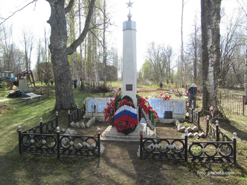 Большие Угороды. Мемориал Славы, другой ракурс