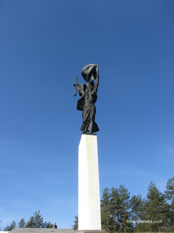 Партизанская слава. Партизанская Слава Лужский район. Мемориал Партизанская Слава. Монумент Партизанская Слава Луга. Памятник Партизанская Слава.