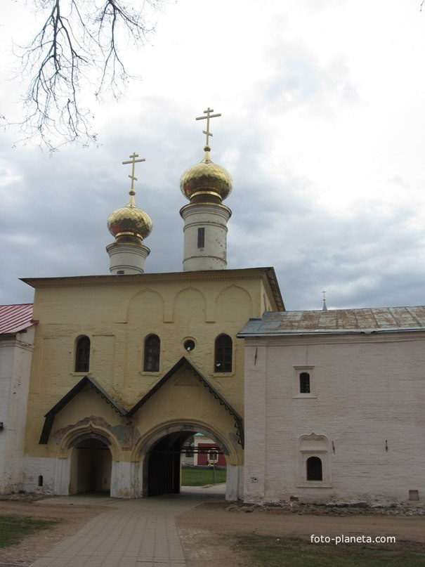 Тихвинский Богородичный Успенский мужской монастырь