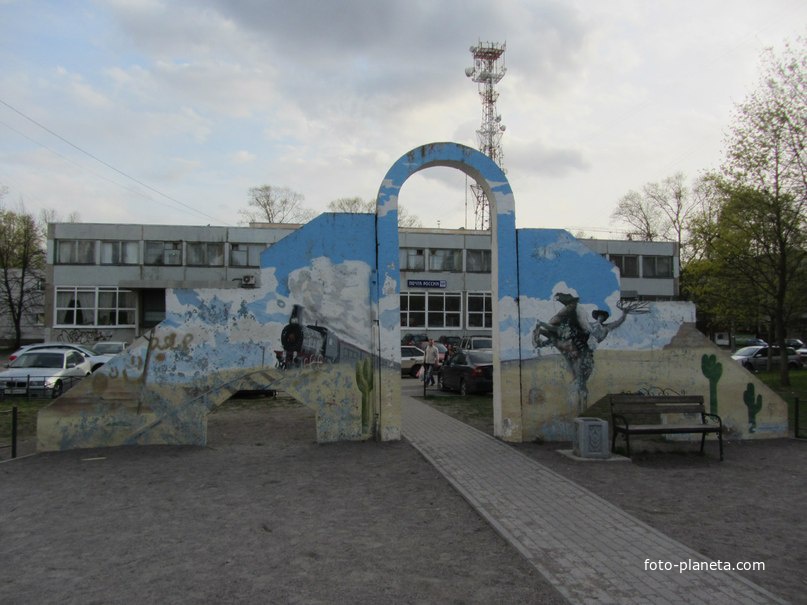 Кировск, дворик бременских музыкантов