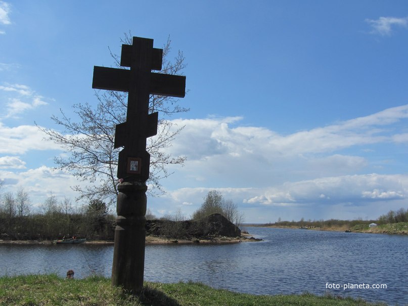 Кобона, памятный крест, другой ракурс