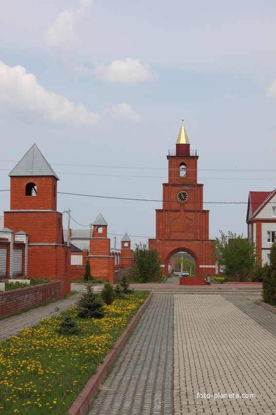 Комсомольский.