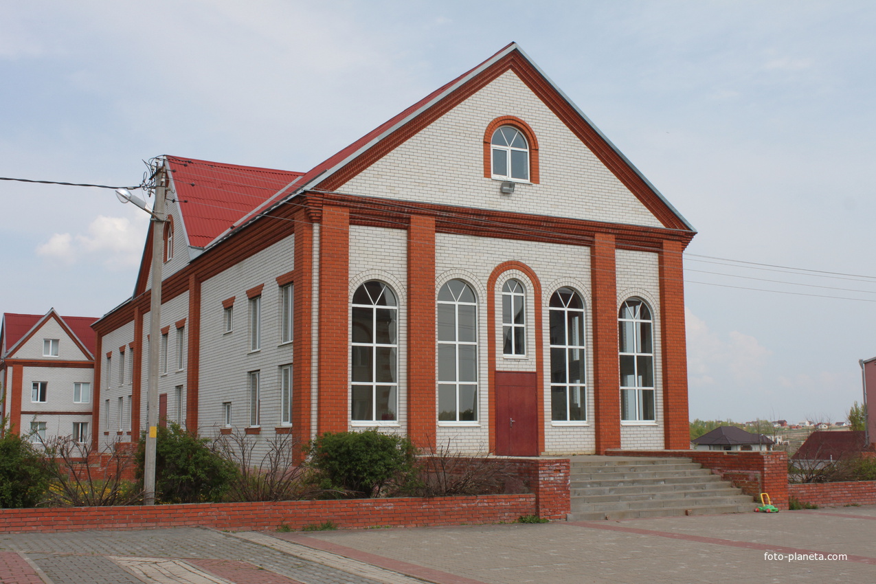 Комсомольский.