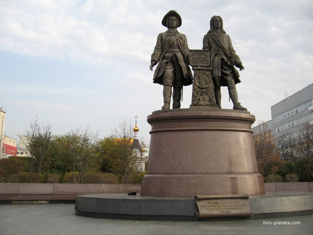Памятник основателям Екатеринбурга Татищеву и Дегенину