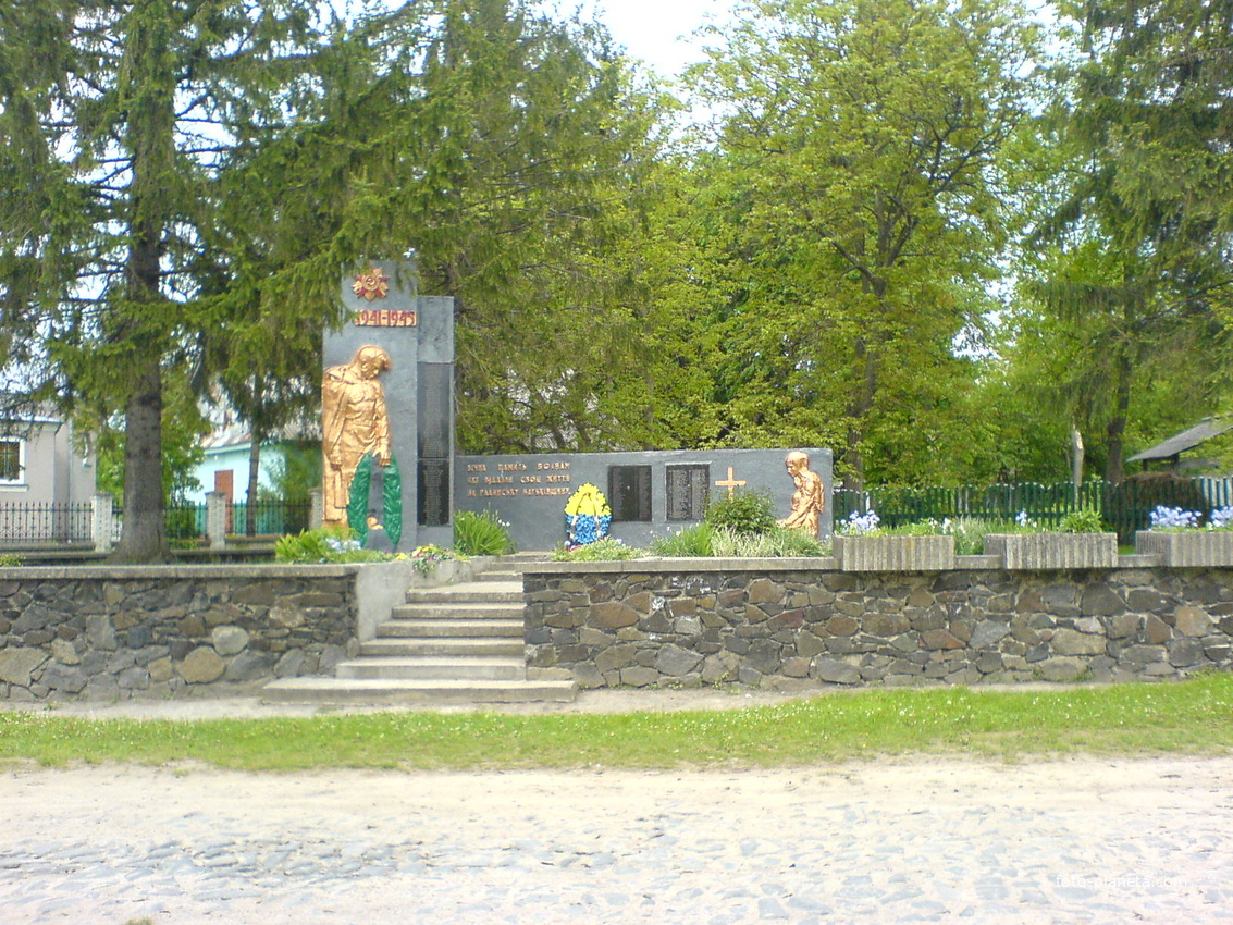 Пам&#039;ятник полеглим у другій світовій війні односельчанам, воїнам Радянської армії.