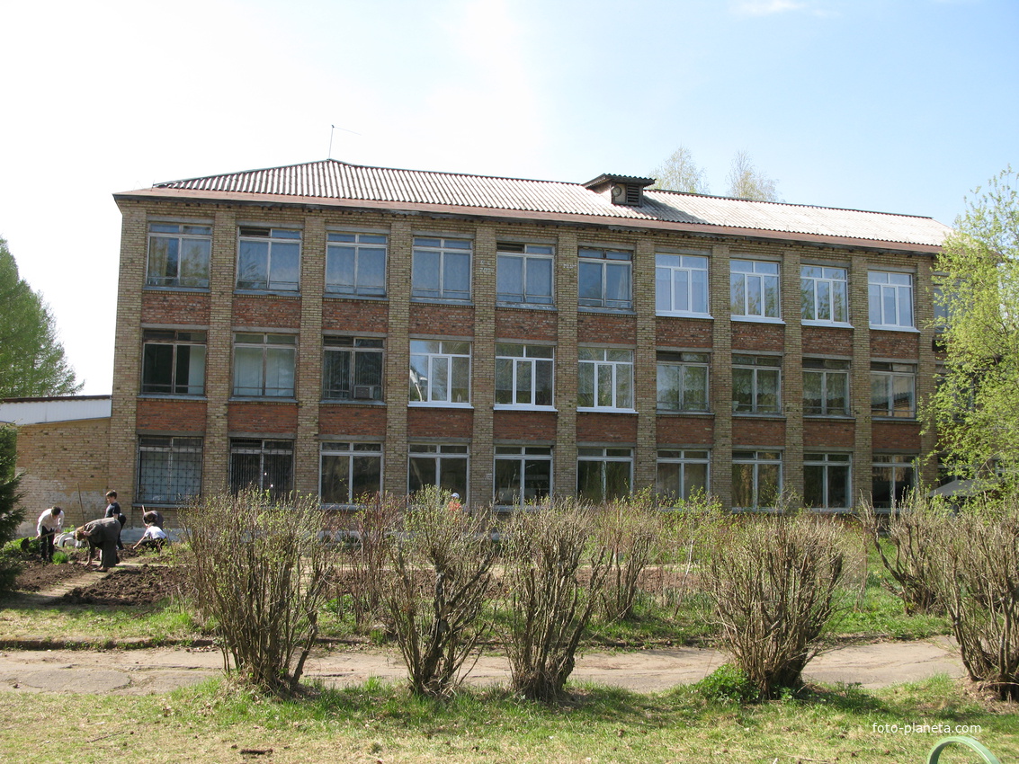 Верхняя Максаковка 2014 - школьный двор