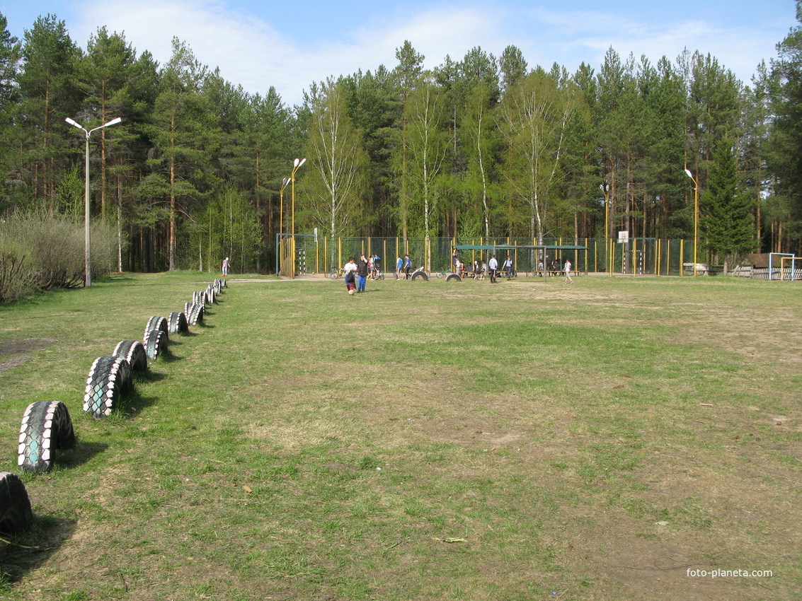 Верхняя Максаковка 2014 - школьный двор