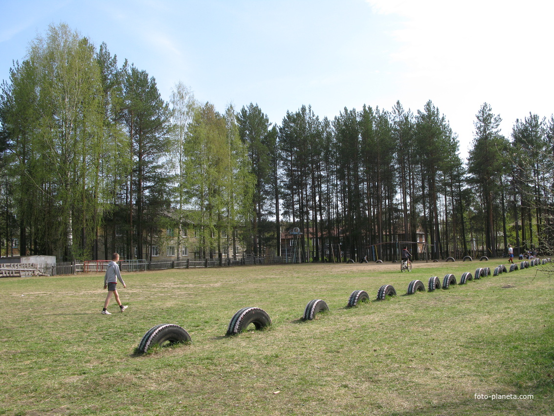Верхняя Максаковка 2014 - школьный двор