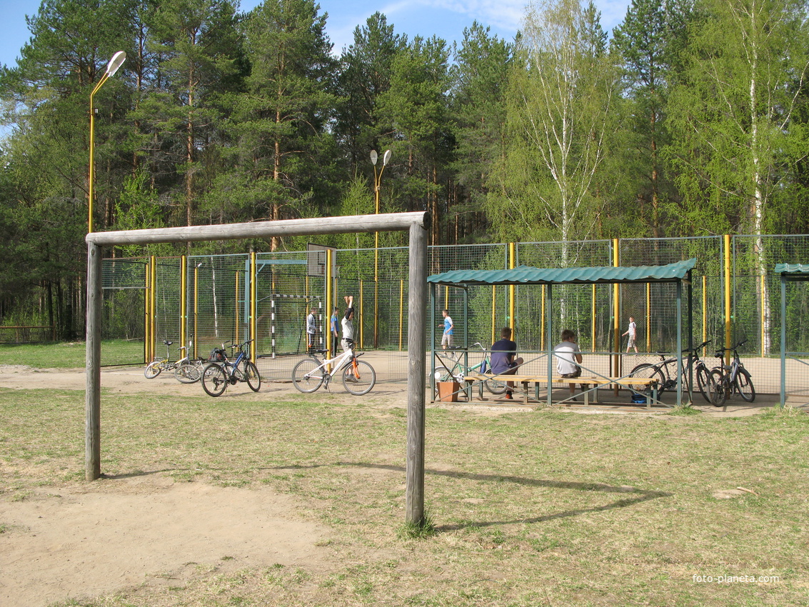 Верхняя Максаковка 2014 - школьный двор