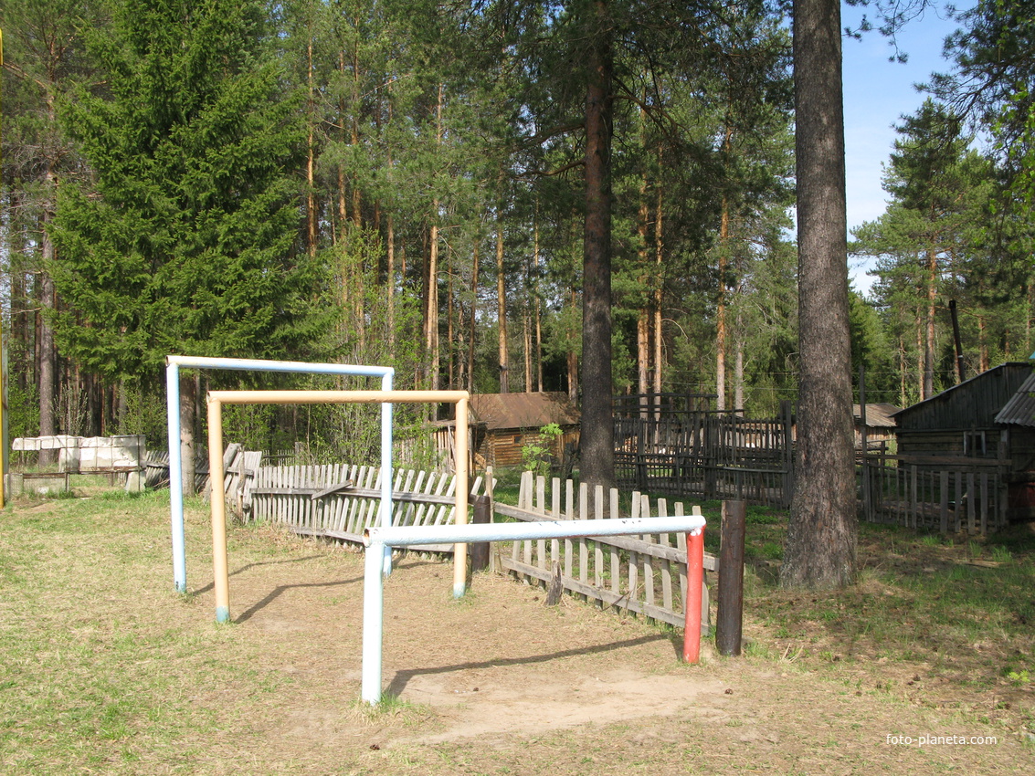 Верхняя Максаковка 2014 - школьный двор