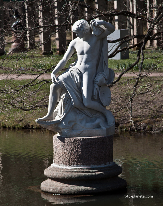 Скульптура Ионы в Верхнем парке