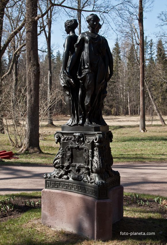 Скульптура &quot;Три грации&quot; в Верхнем парке