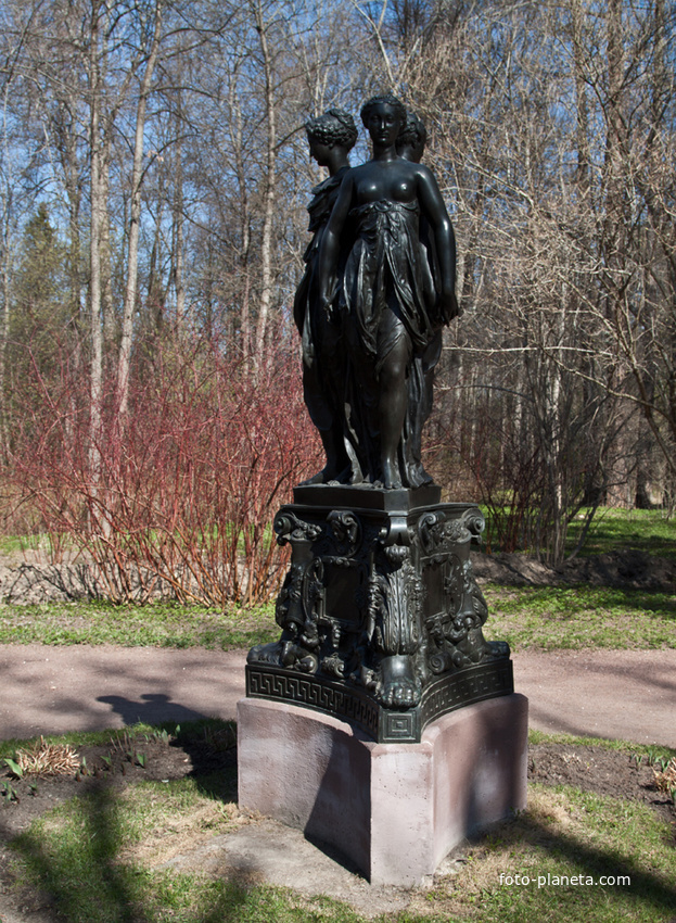 Скульптура &quot;Три грации&quot;