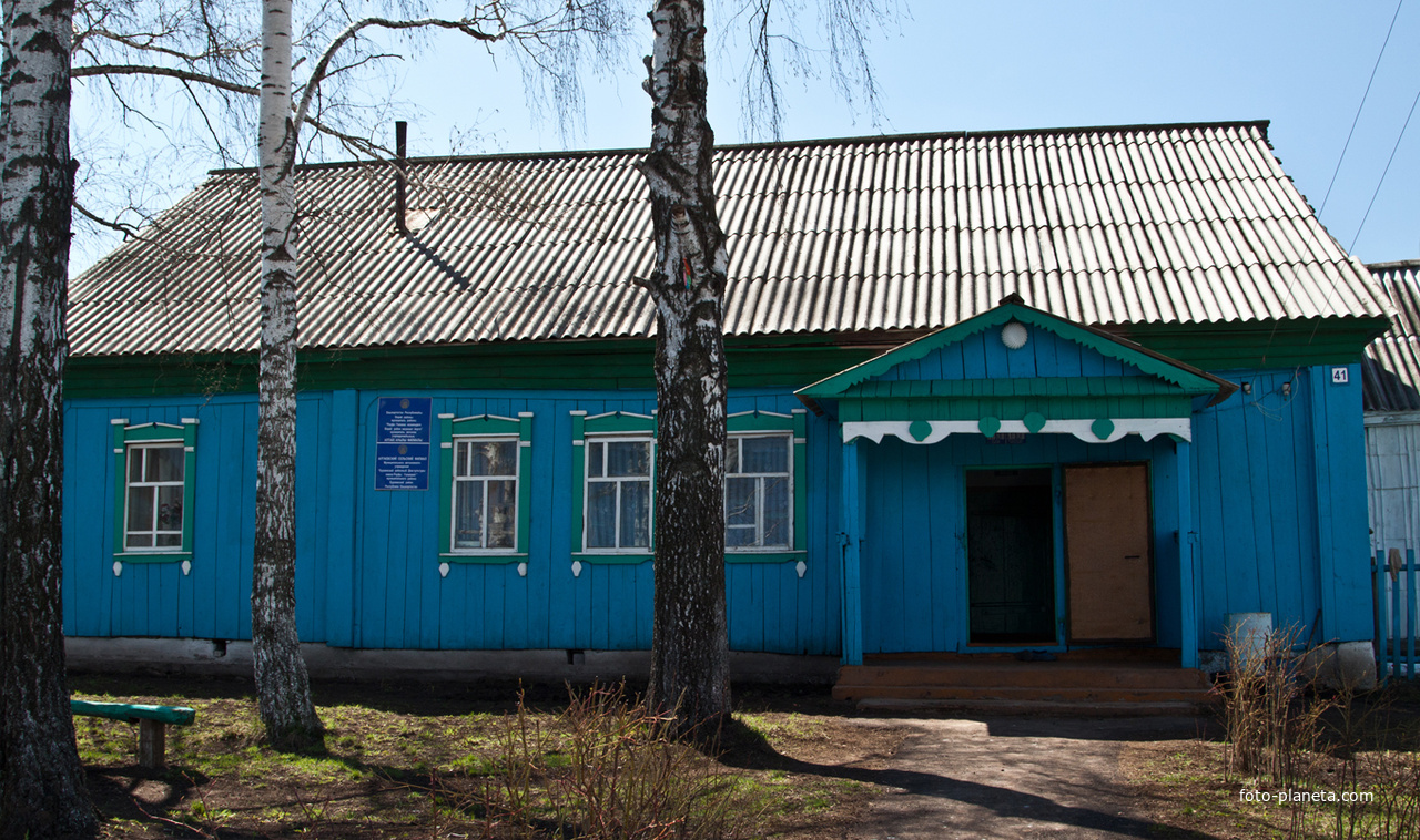 Сельский клуб. Бураевский район Тазларово. Старый сельский клуб. Деревянный сельский клуб.