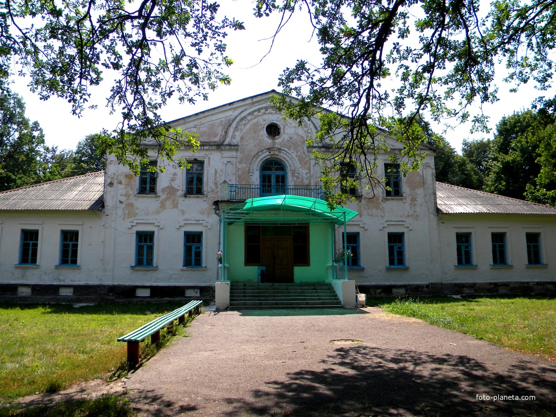 Средняя школа, бывшая усадьба Нелидовых
