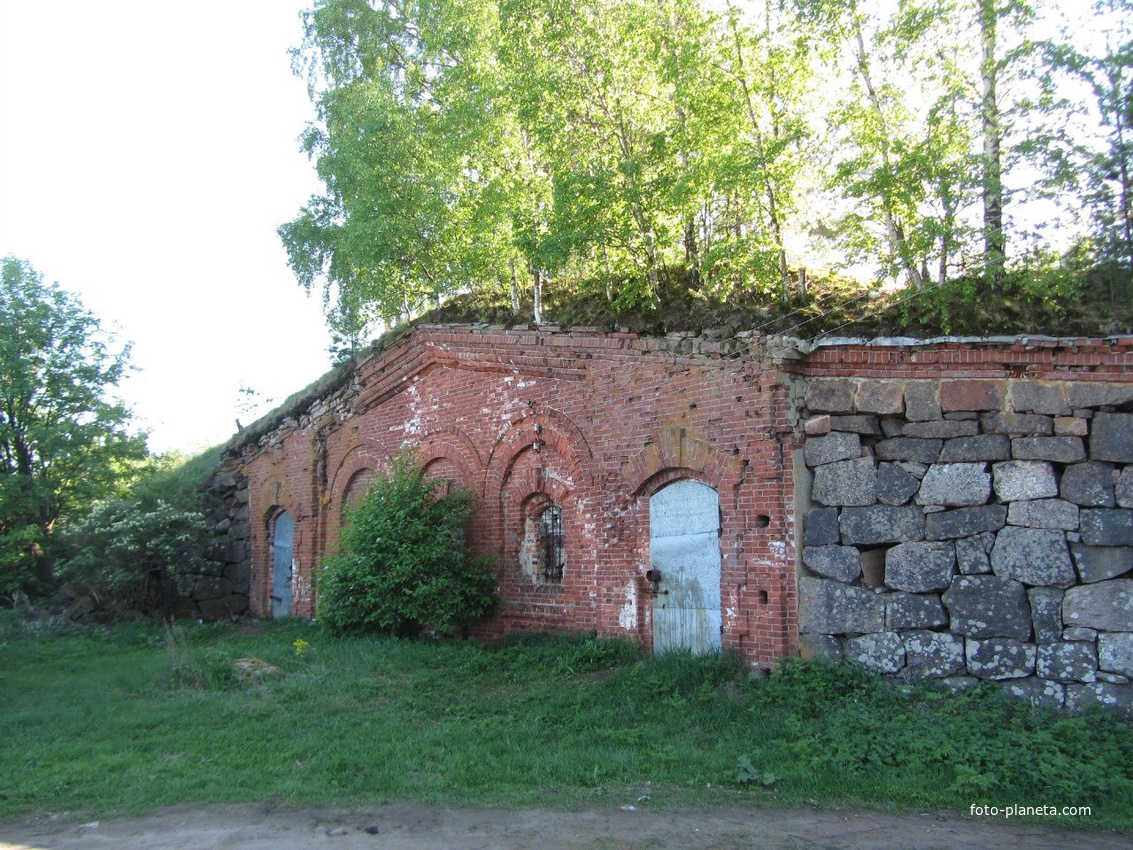остатки старинной крепости Тронзунд в г. Высоцке