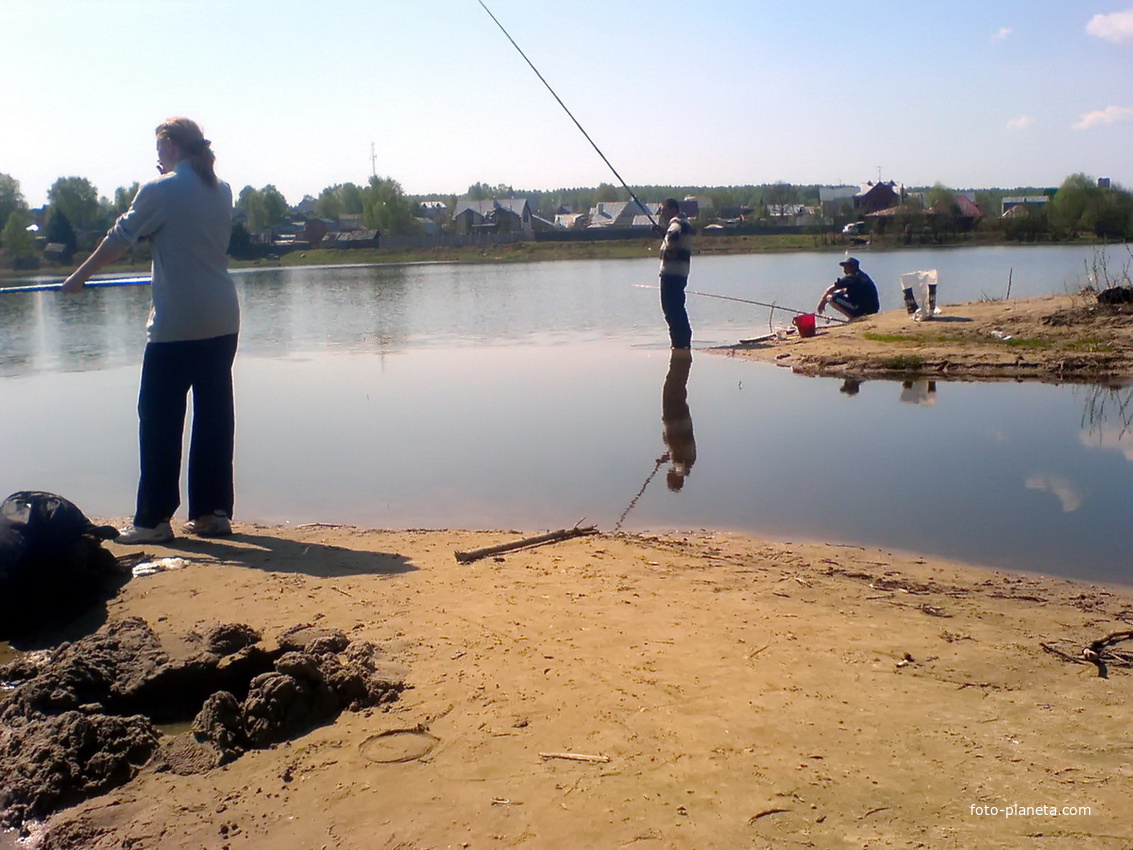Рыбалка на озере.