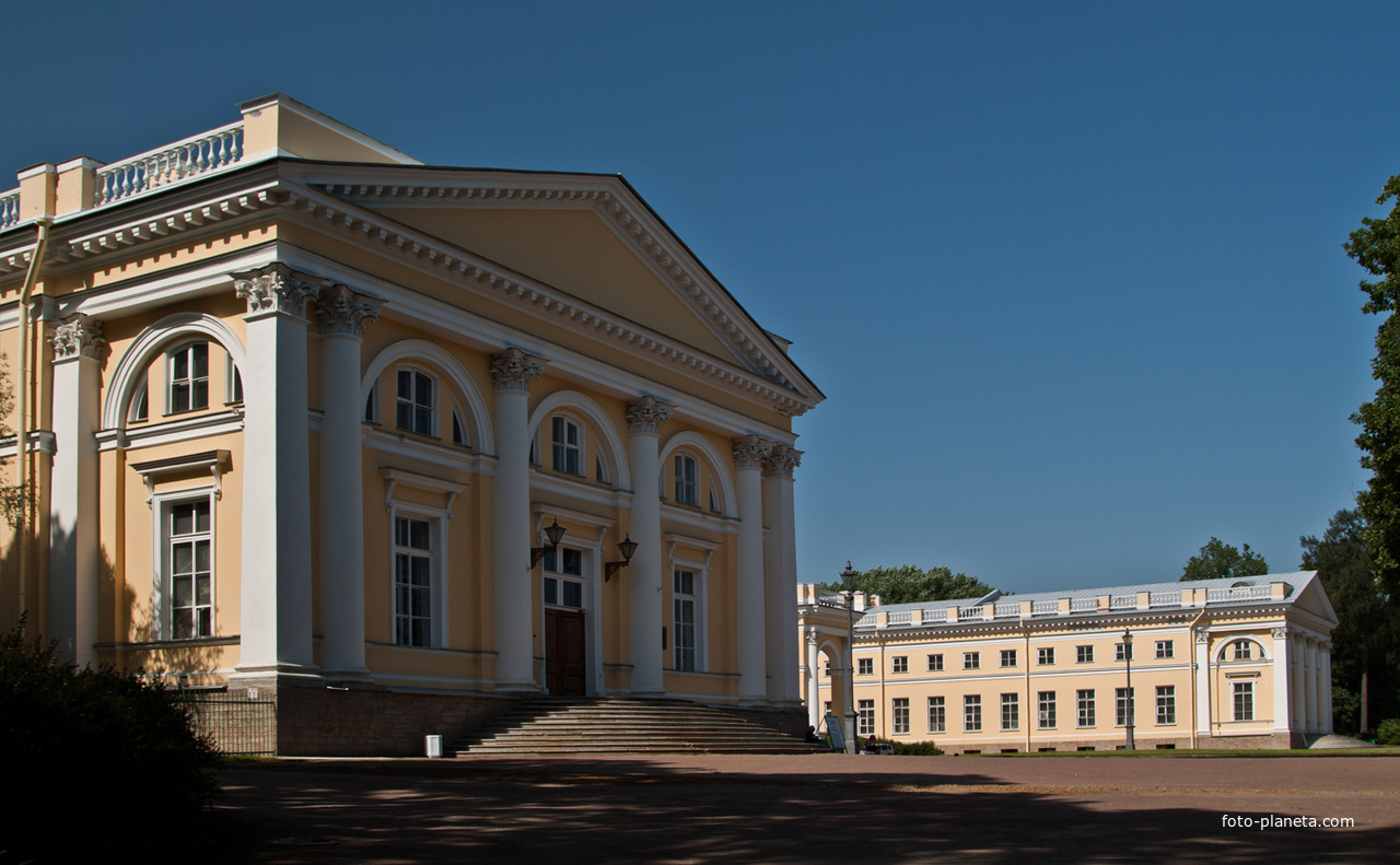 Александровский дворец