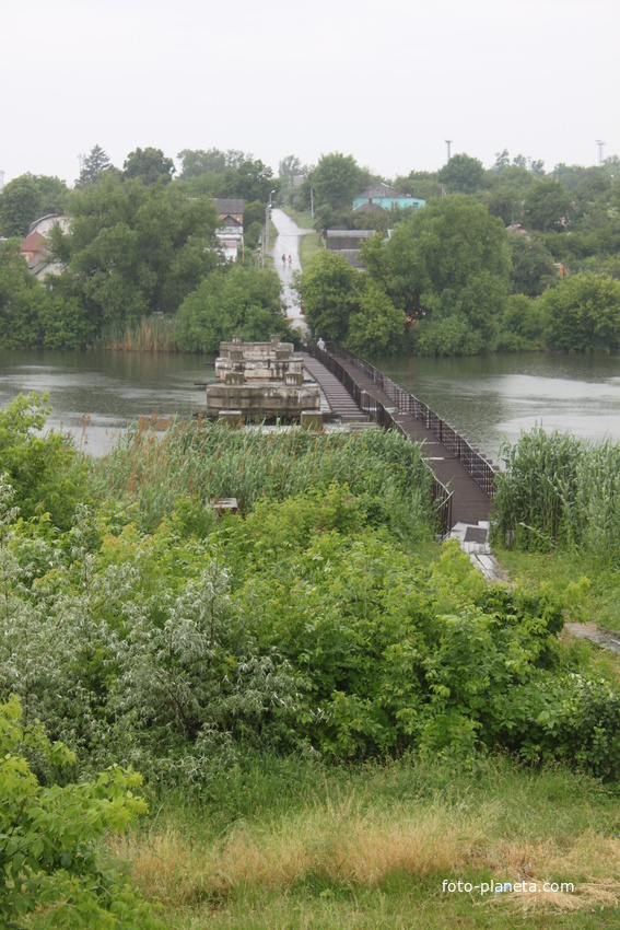 Октябрьский. Понтонный мост.