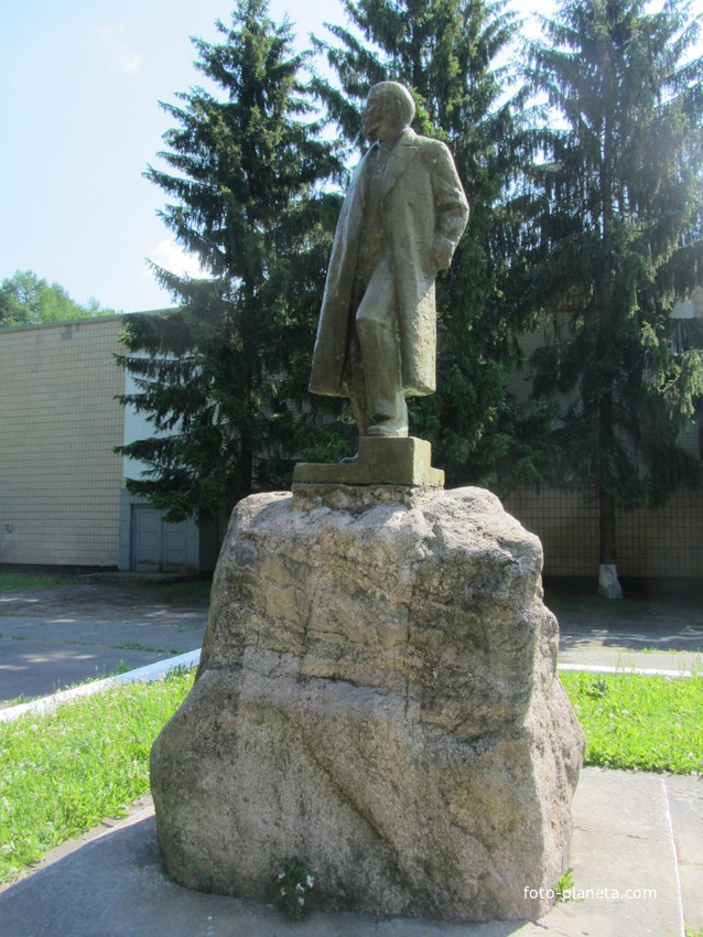 памятник Ленину В.И., другой ракурс