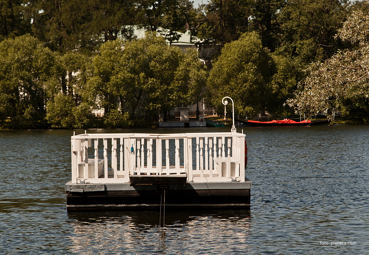 Паром на Большом пруду