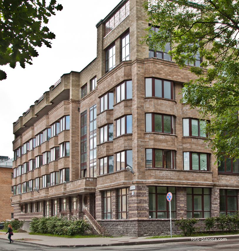 Улица Еленинская, 19