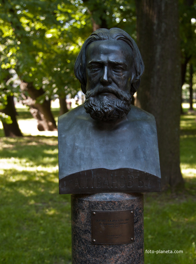 Бюст художника Иванова в Михайловском саду