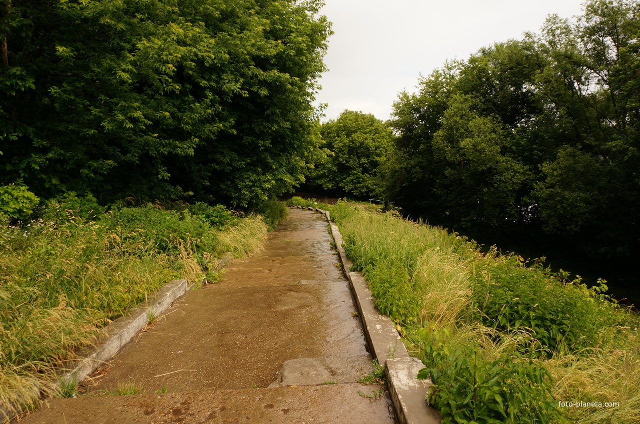 Спуск к Оке, к пристане Бочманово