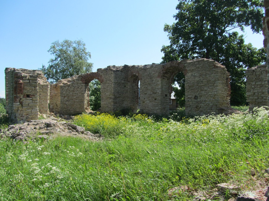 Руины церкви Святого Николая Угодника, построенной в 1784 году
