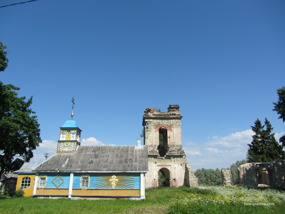 Две  церкви Святого Николая Угодника старая и новая