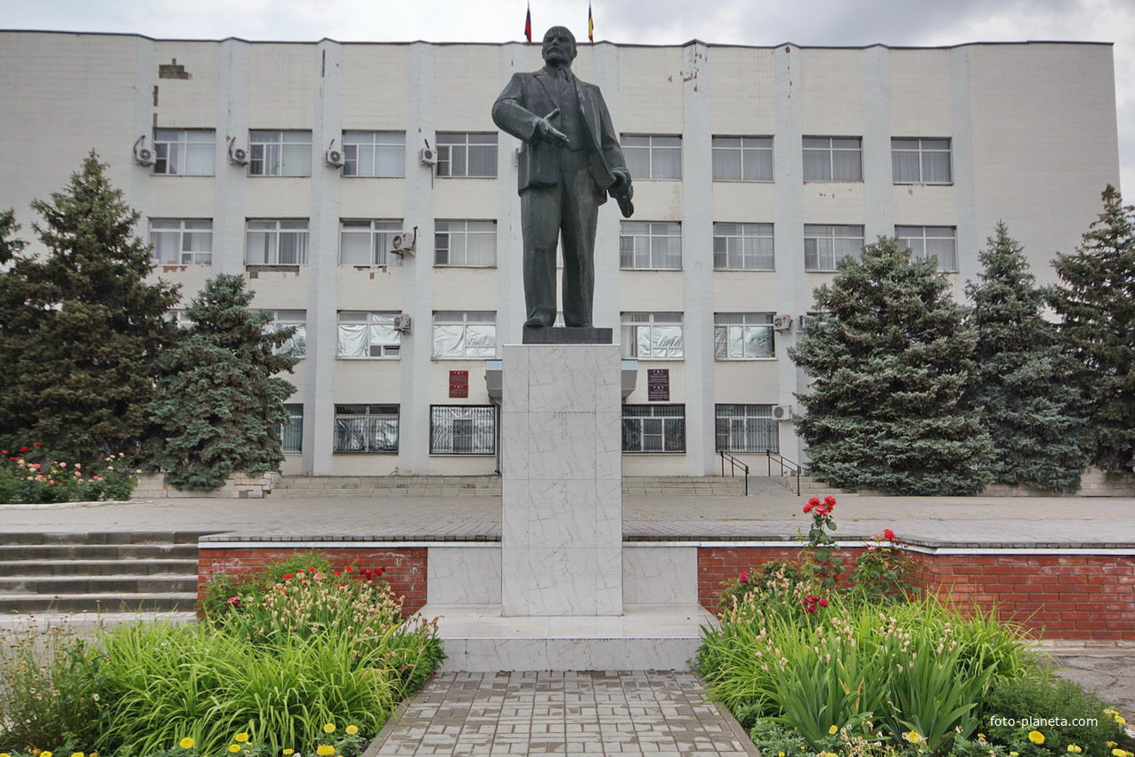 Памятник Ленину у Администрации