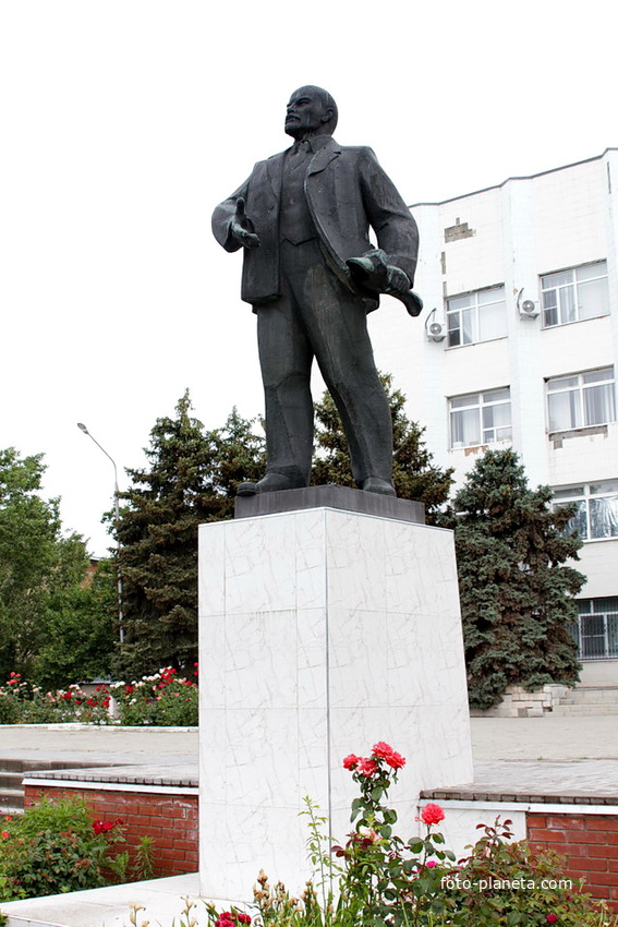 Константиновск. Памятник Ленину