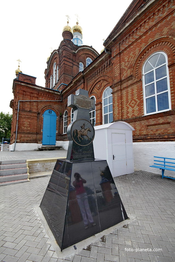 Памятная стела в честь 200-летия Отечественной войны 1812 года