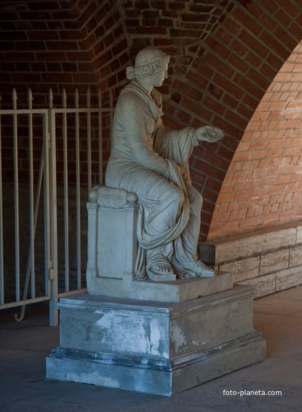 Статуя в нише Камероновой галереи
