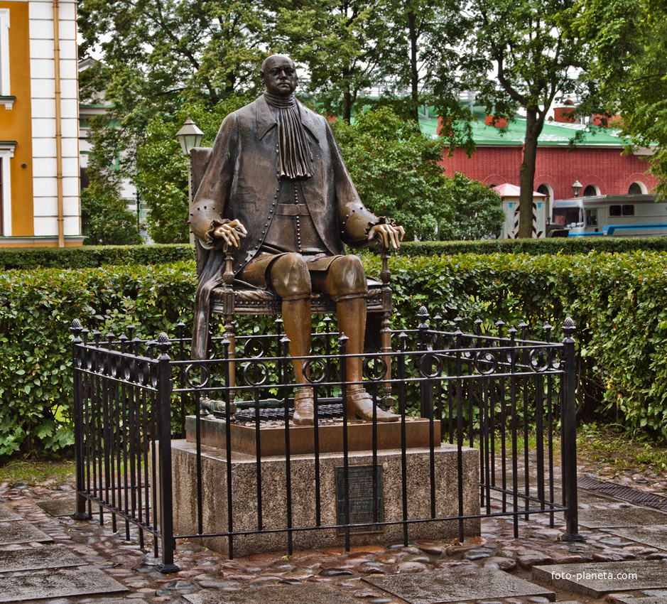 Памятник Петру I в Петропавловской крепости