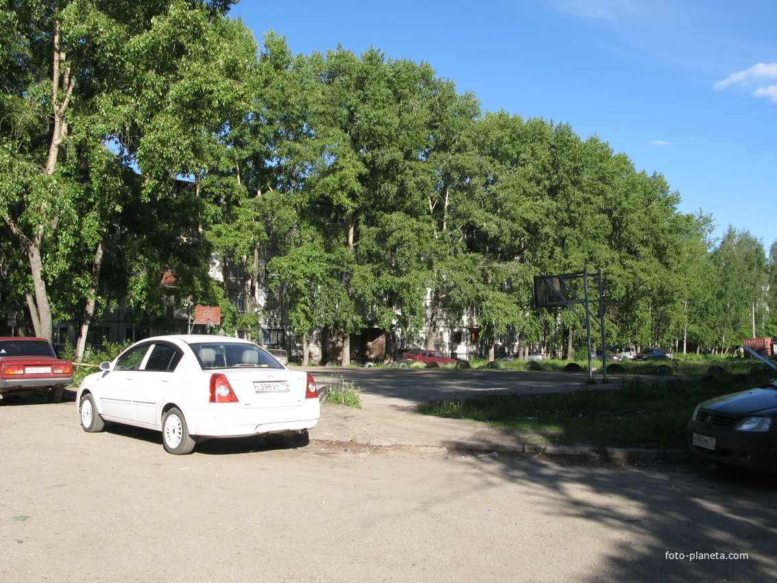 Сыктывкар 2014 - двор по ул. Морозова